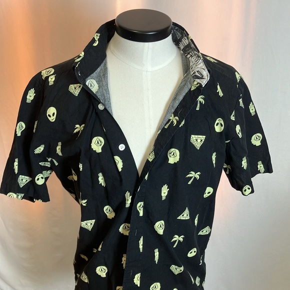 Volcom men’s button up shirt - Picture 5 of 6